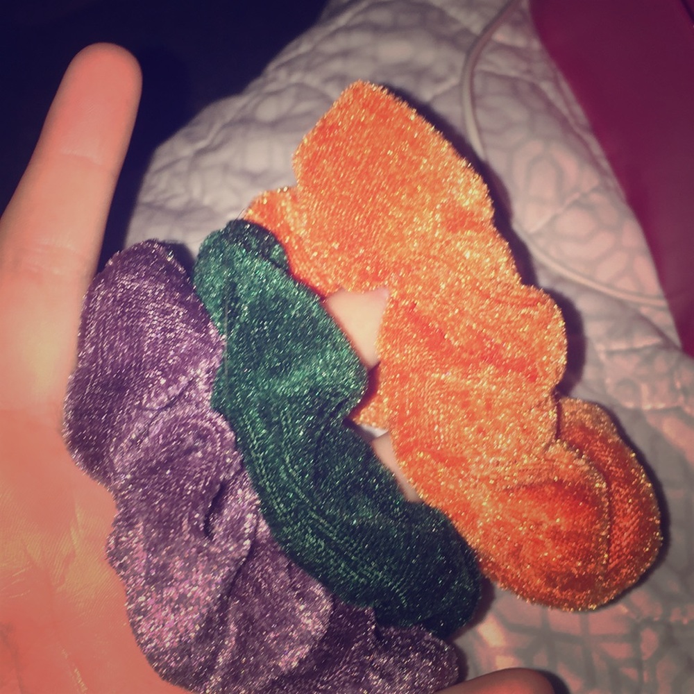3 srunchies